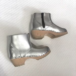 Kids Hanna Andersson Handmade Boot Clogs By Hanna